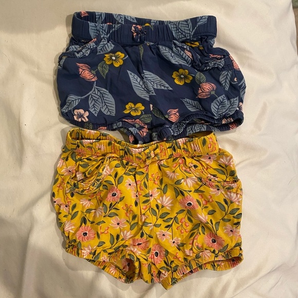 12M Carters Baby Girl Shorts - Picture 1 of 3
